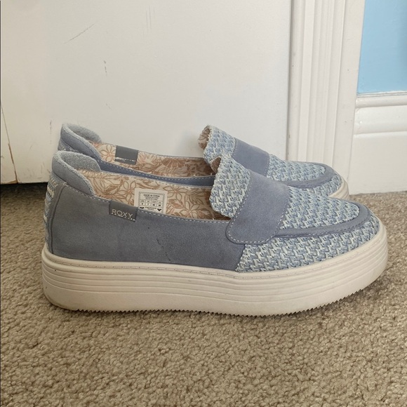 Beautiful Suede Roxy Size 9 Baby Blue Platform Slip-On Loafers - Picture 1 of 11